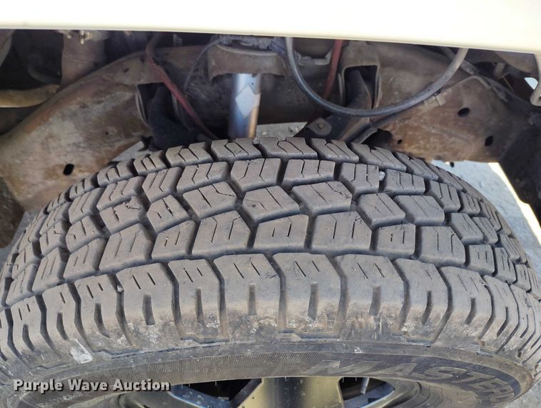 image for item IP9661 2002 Chevrolet Silverado 3500 Crew Cab dump bed pickup truck