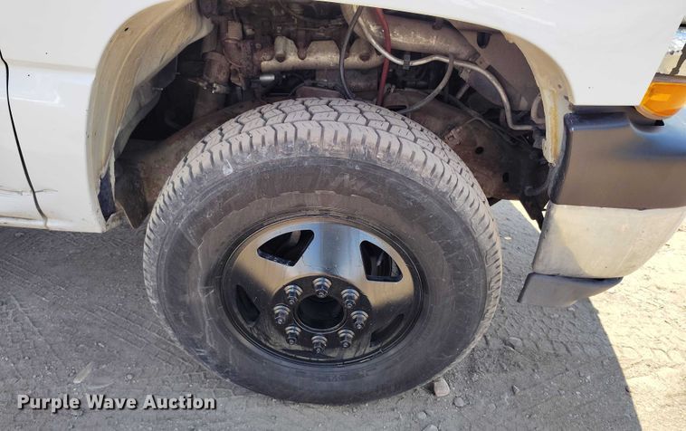 image for item IP9661 2002 Chevrolet Silverado 3500 Crew Cab dump bed pickup truck