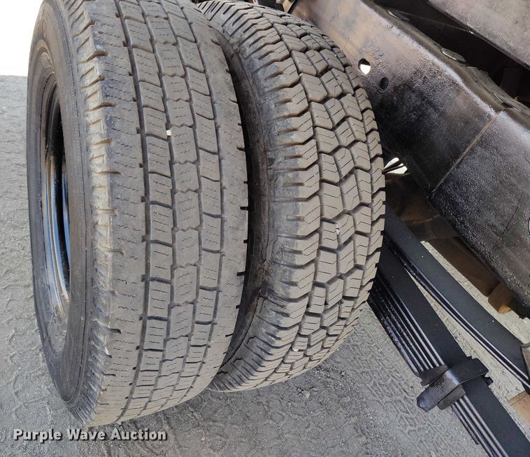 image for item IP9661 2002 Chevrolet Silverado 3500 Crew Cab dump bed pickup truck