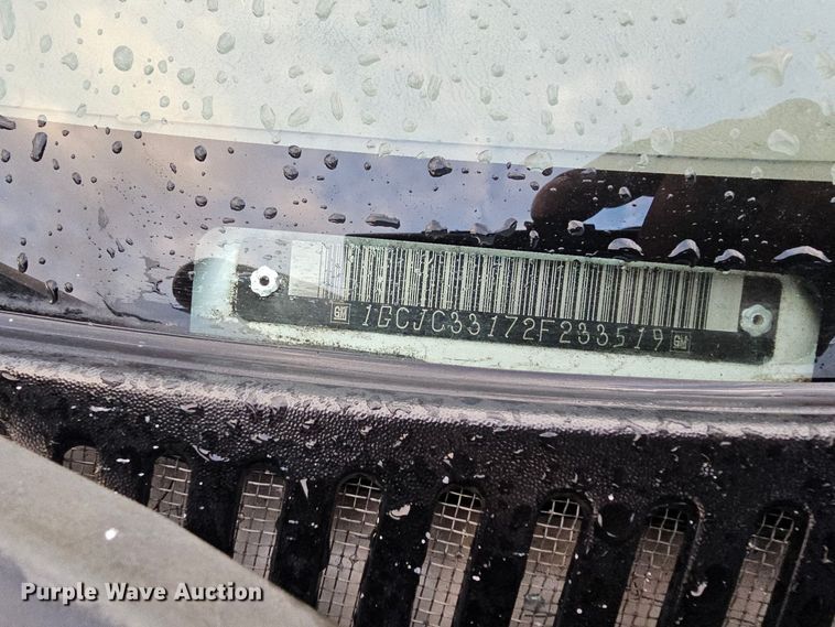 image for item IP9661 2002 Chevrolet Silverado 3500 Crew Cab dump bed pickup truck