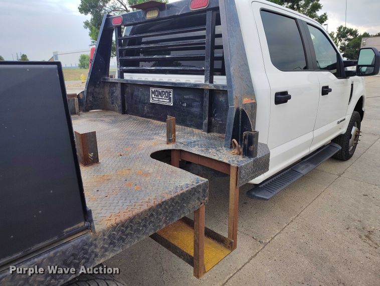 image for item IP9690 2017 Ford F350 Super Duty XL Crew Cab flatbed truck