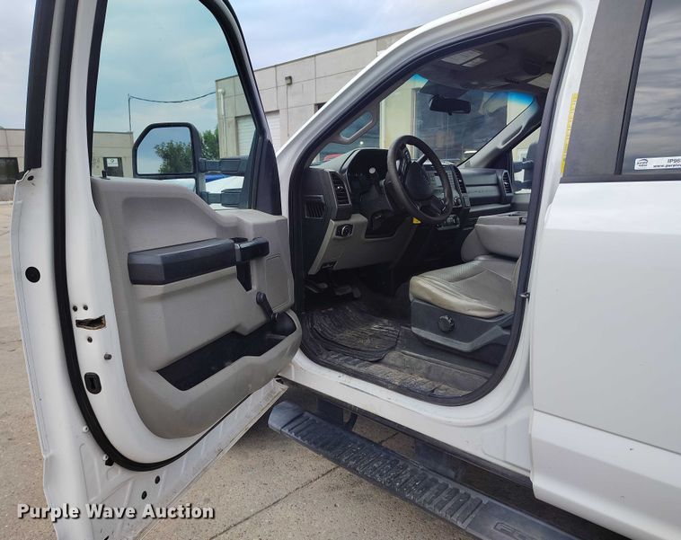 image for item IP9690 2017 Ford F350 Super Duty XL Crew Cab flatbed truck