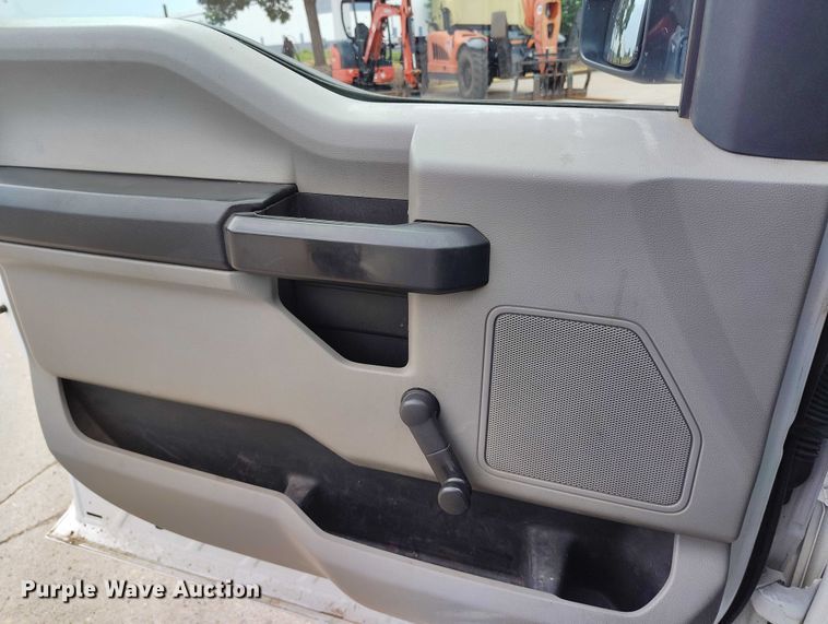 image for item IP9690 2017 Ford F350 Super Duty XL Crew Cab flatbed truck