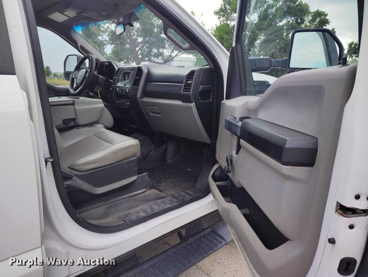 image for item IP9690 2017 Ford F350 Super Duty XL Crew Cab flatbed truck