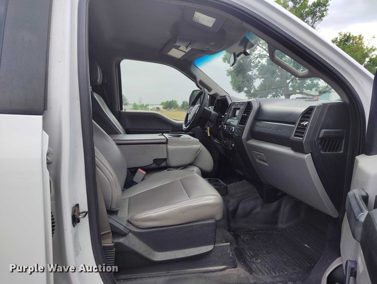 image for item IP9690 2017 Ford F350 Super Duty XL Crew Cab flatbed truck