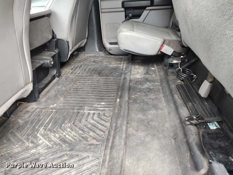 image for item IP9690 2017 Ford F350 Super Duty XL Crew Cab flatbed truck