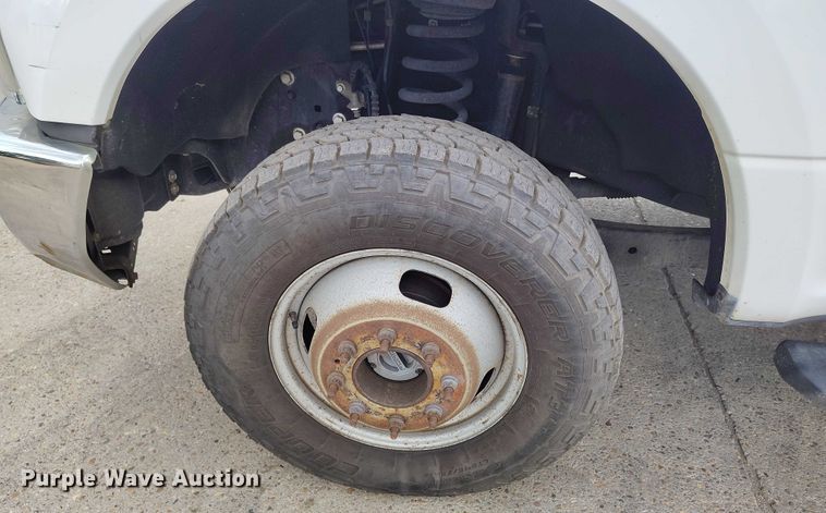 image for item IP9690 2017 Ford F350 Super Duty XL Crew Cab flatbed truck