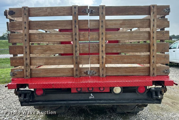 image for item NJ9587 1982 Ford C700 flatbed truck