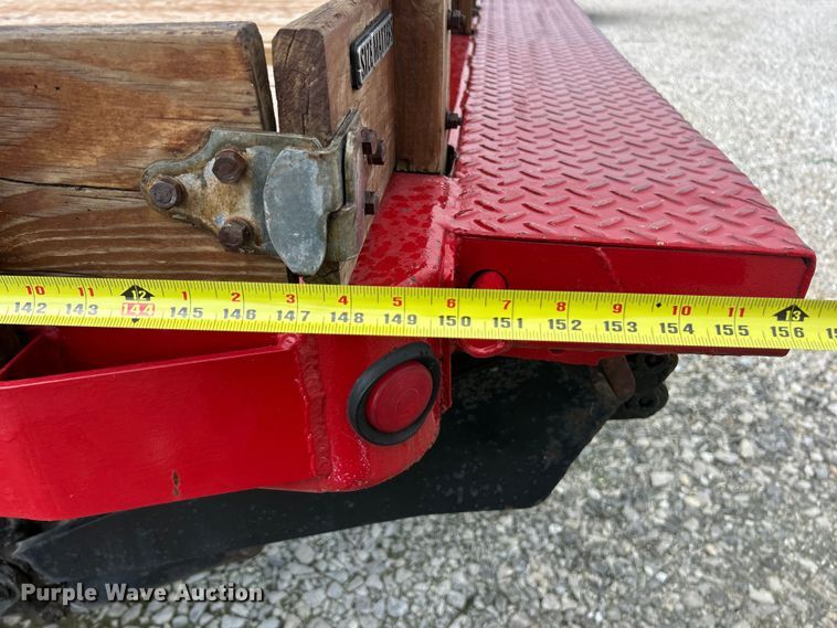 image for item NJ9587 1982 Ford C700 flatbed truck