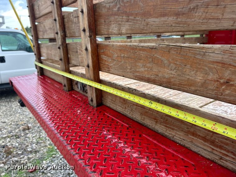 image for item NJ9587 1982 Ford C700 flatbed truck