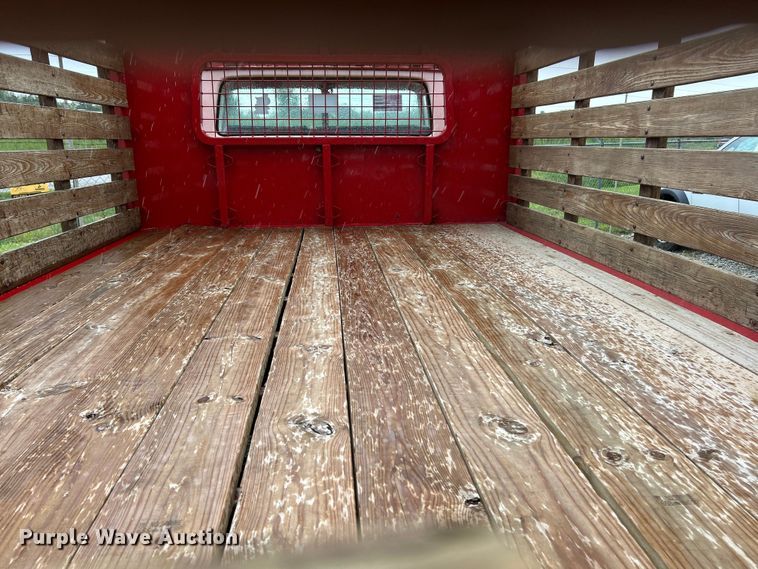 image for item NJ9587 1982 Ford C700 flatbed truck