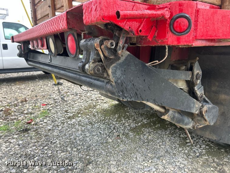 image for item NJ9587 1982 Ford C700 flatbed truck