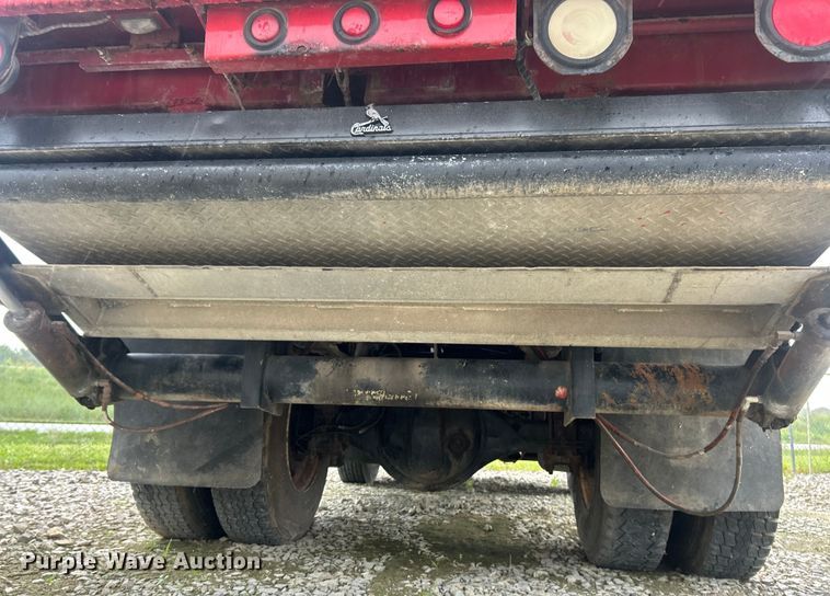 image for item NJ9587 1982 Ford C700 flatbed truck