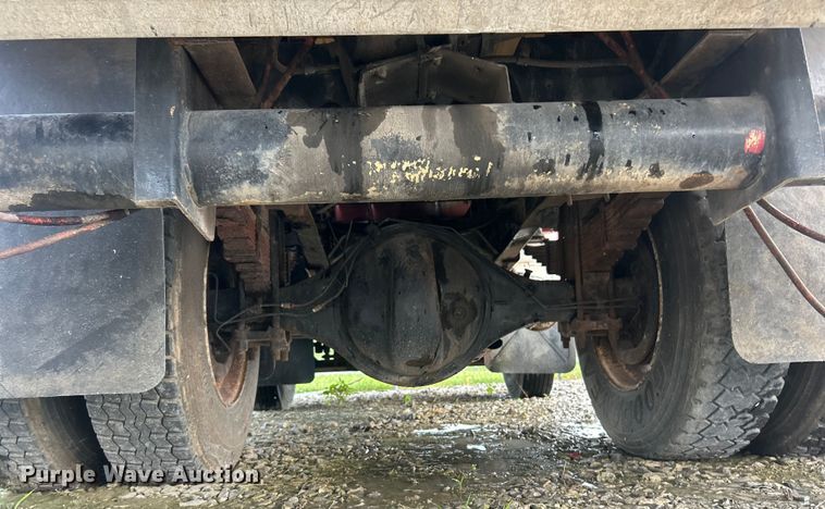 image for item NJ9587 1982 Ford C700 flatbed truck