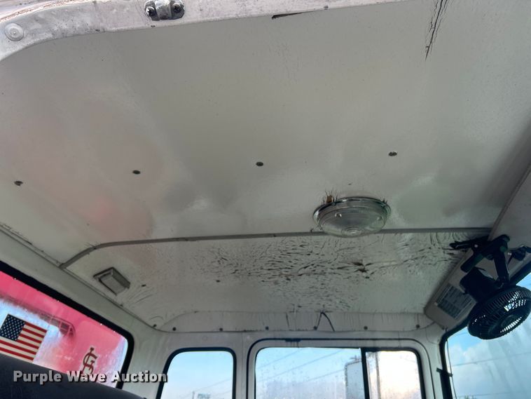 image for item NJ9587 1982 Ford C700 flatbed truck