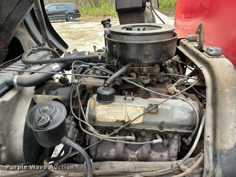 image for item NJ9587 1982 Ford C700 flatbed truck