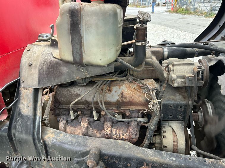 image for item NJ9587 1982 Ford C700 flatbed truck