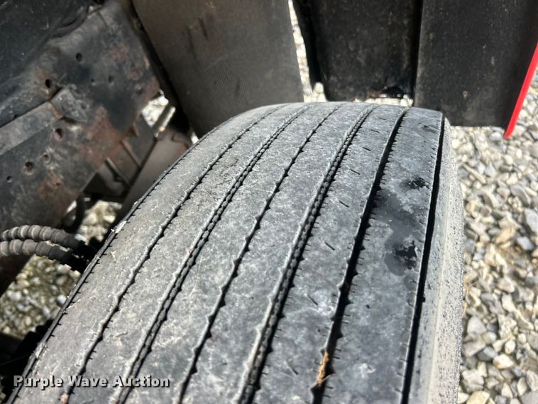 image for item NJ9587 1982 Ford C700 flatbed truck