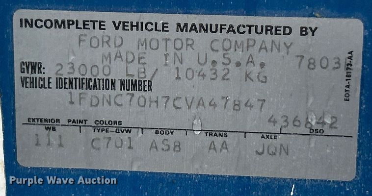 image for item NJ9587 1982 Ford C700 flatbed truck