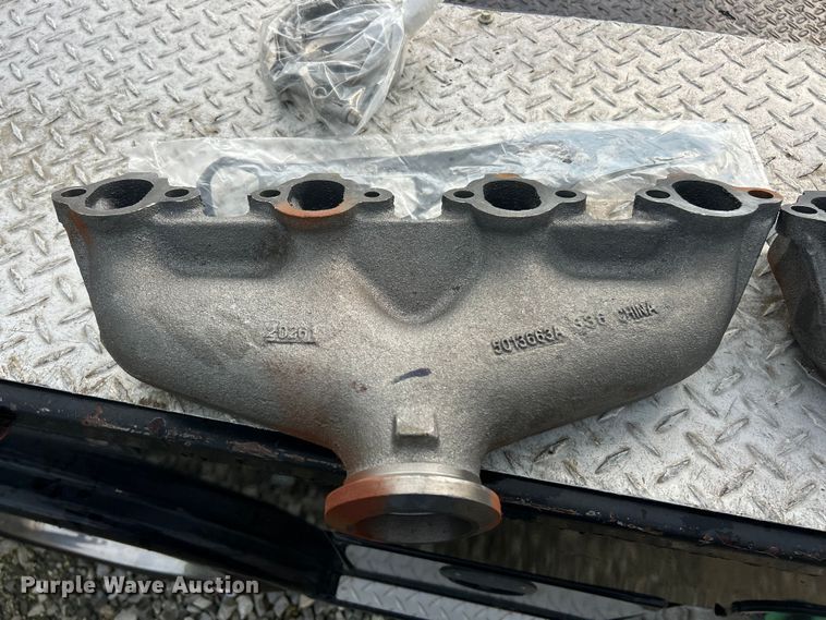 image for item NJ9587 1982 Ford C700 flatbed truck