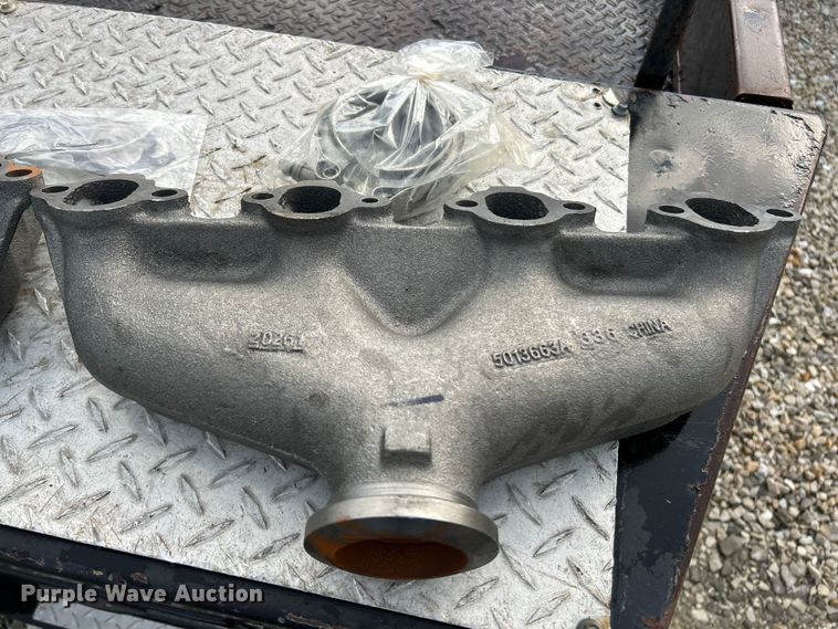 image for item NJ9587 1982 Ford C700 flatbed truck