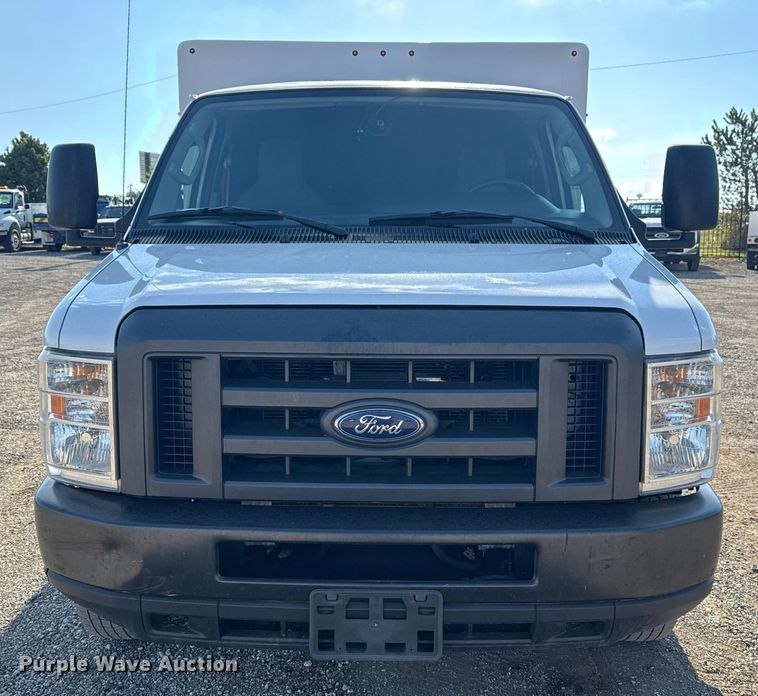 image for item NU9555 2018 Ford E450 Super Duty refrigerated delivery van