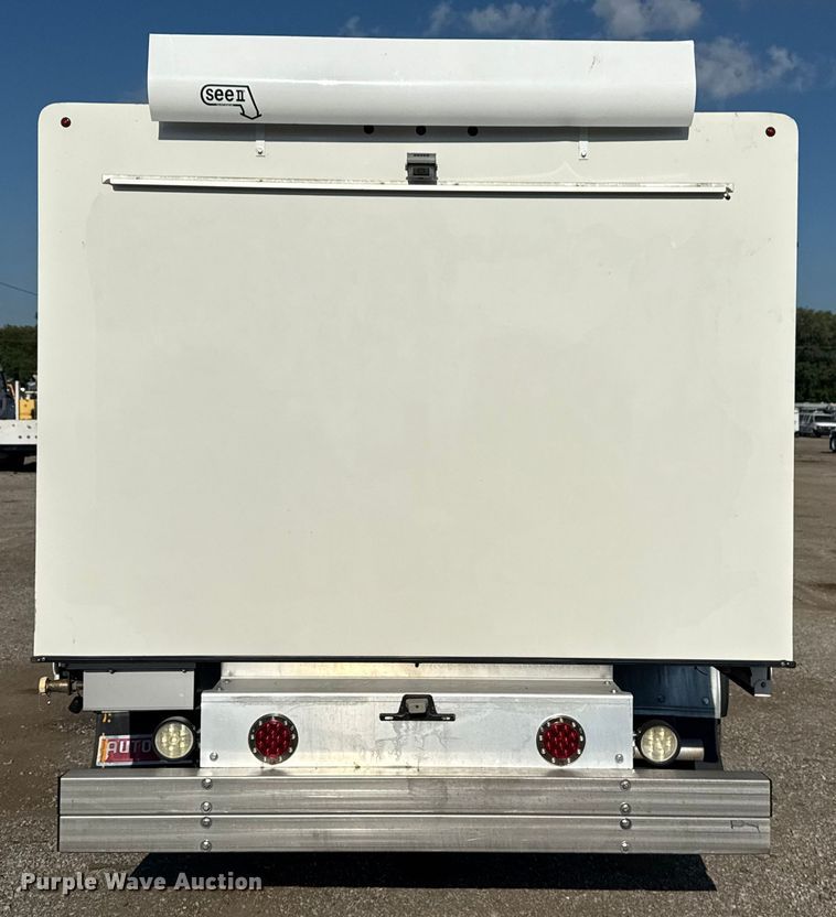image for item NU9555 2018 Ford E450 Super Duty refrigerated delivery van