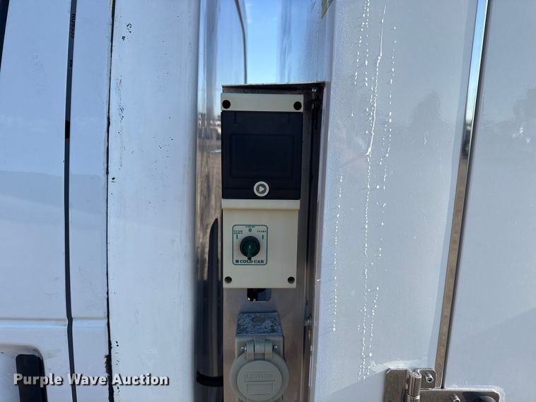 image for item NU9555 2018 Ford E450 Super Duty refrigerated delivery van