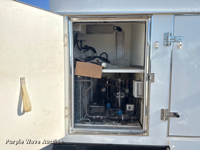 image for item NU9555 2018 Ford E450 Super Duty refrigerated delivery van