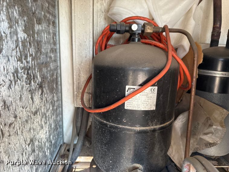 image for item NU9555 2018 Ford E450 Super Duty refrigerated delivery van