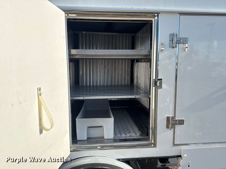 image for item NU9555 2018 Ford E450 Super Duty refrigerated delivery van