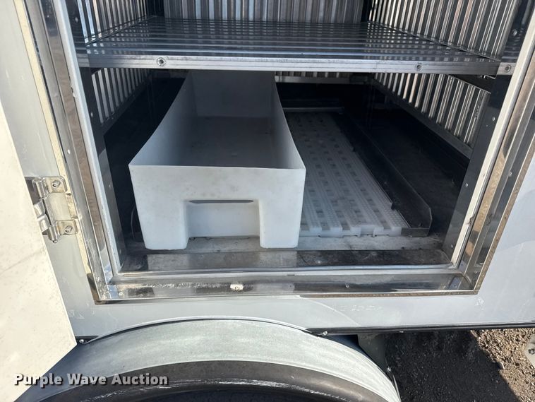 image for item NU9555 2018 Ford E450 Super Duty refrigerated delivery van