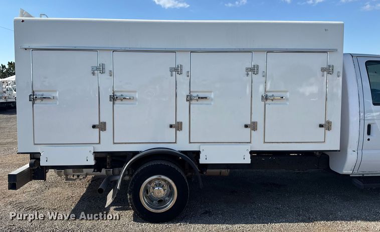image for item NU9555 2018 Ford E450 Super Duty refrigerated delivery van