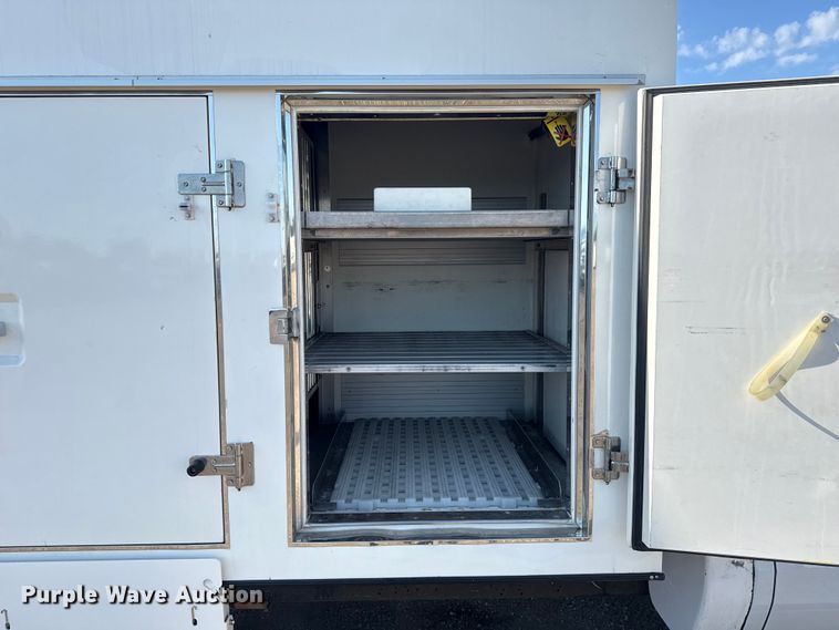 image for item NU9555 2018 Ford E450 Super Duty refrigerated delivery van