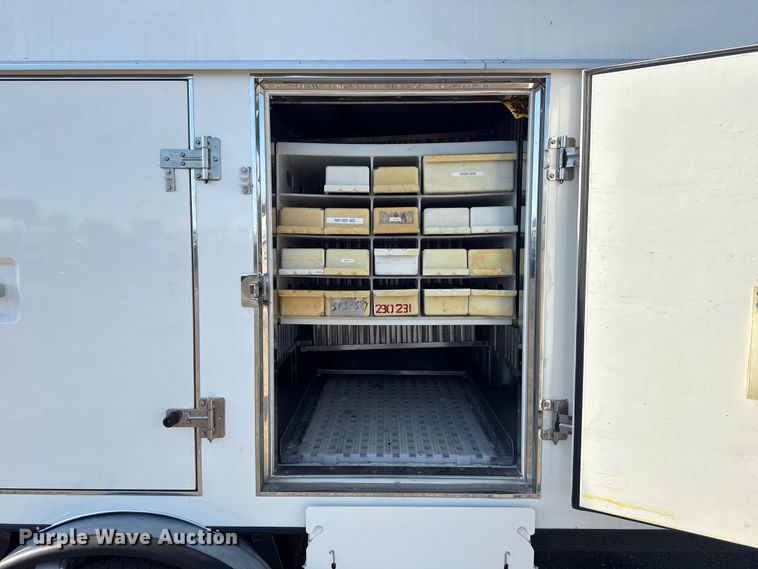 image for item NU9555 2018 Ford E450 Super Duty refrigerated delivery van