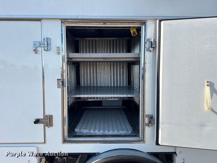 image for item NU9555 2018 Ford E450 Super Duty refrigerated delivery van