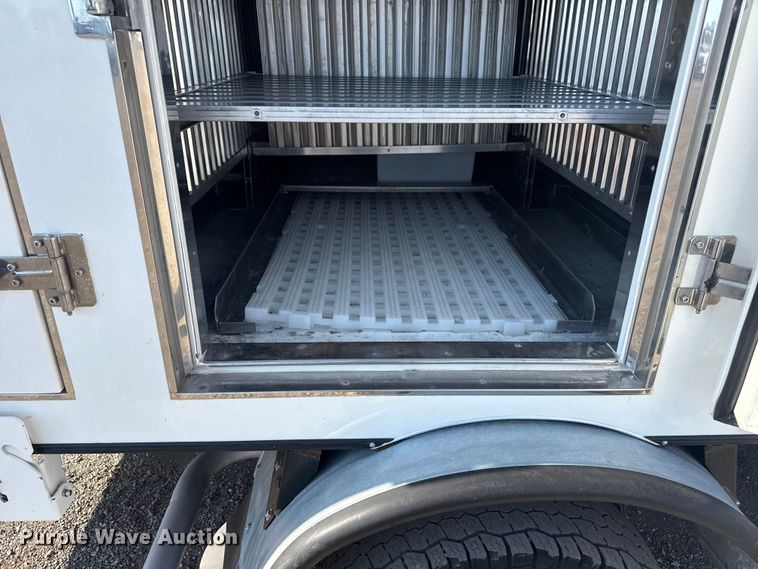 image for item NU9555 2018 Ford E450 Super Duty refrigerated delivery van