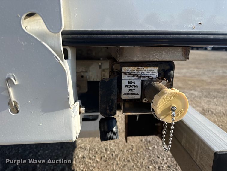 image for item NU9555 2018 Ford E450 Super Duty refrigerated delivery van