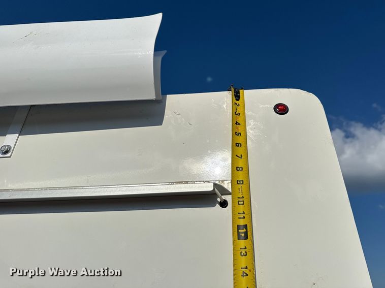 image for item NU9555 2018 Ford E450 Super Duty refrigerated delivery van