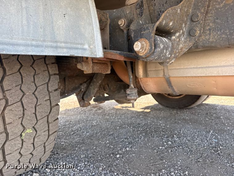 image for item NU9555 2018 Ford E450 Super Duty refrigerated delivery van