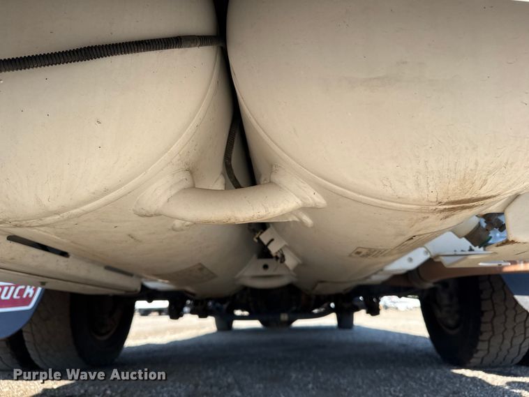 image for item NU9555 2018 Ford E450 Super Duty refrigerated delivery van