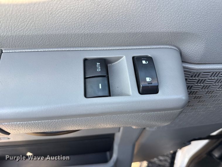 image for item NU9555 2018 Ford E450 Super Duty refrigerated delivery van