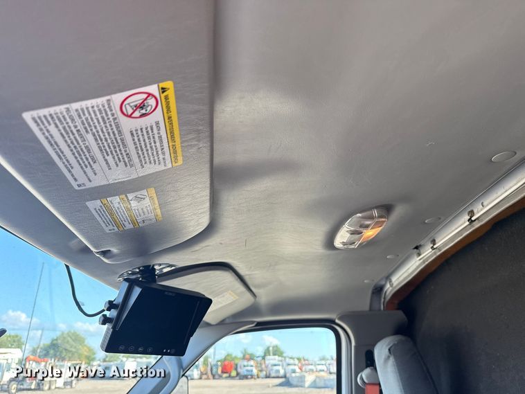 image for item NU9555 2018 Ford E450 Super Duty refrigerated delivery van