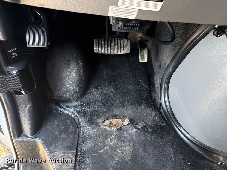 image for item NU9555 2018 Ford E450 Super Duty refrigerated delivery van