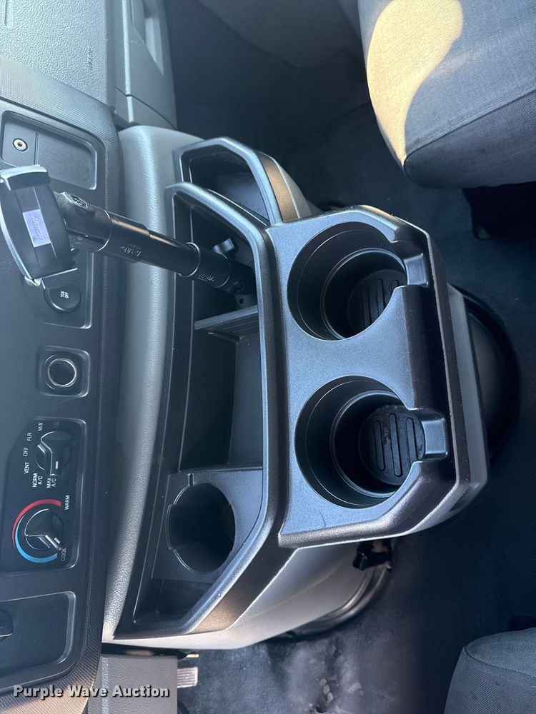 image for item NU9555 2018 Ford E450 Super Duty refrigerated delivery van