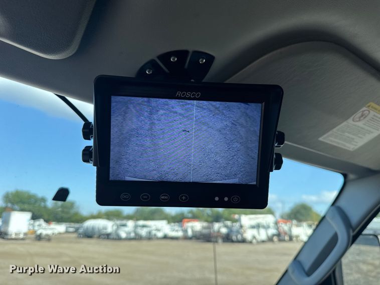 image for item NU9555 2018 Ford E450 Super Duty refrigerated delivery van