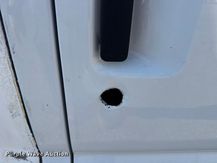 image for item NU9555 2018 Ford E450 Super Duty refrigerated delivery van