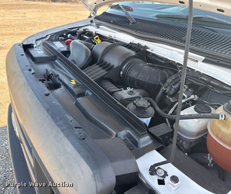 image for item NU9555 2018 Ford E450 Super Duty refrigerated delivery van