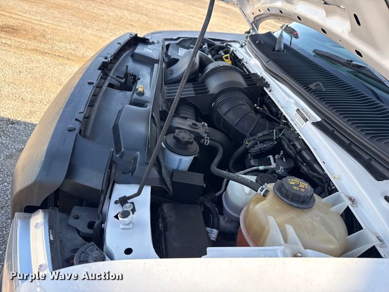 image for item NU9555 2018 Ford E450 Super Duty refrigerated delivery van