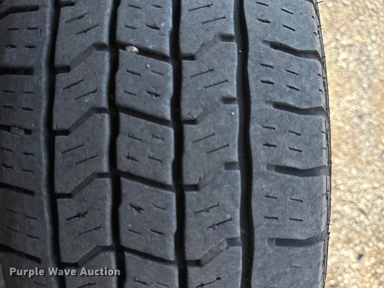 image for item NU9555 2018 Ford E450 Super Duty refrigerated delivery van